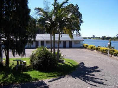 Colonial Court Motor Motel 3*